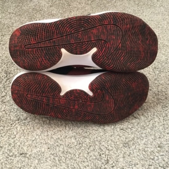 Nike Air Precision Mid Height Basketball Shoe - Picture 3 of 5